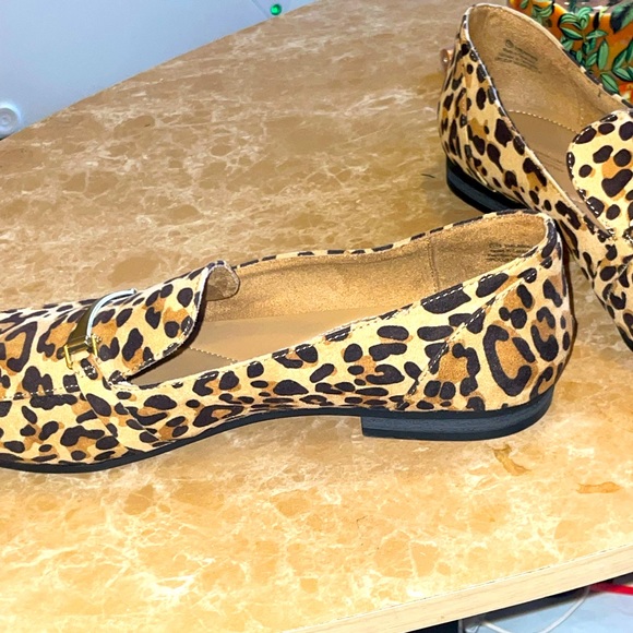 Beautiful Leopard Print Loafers - Picture 10 of 11